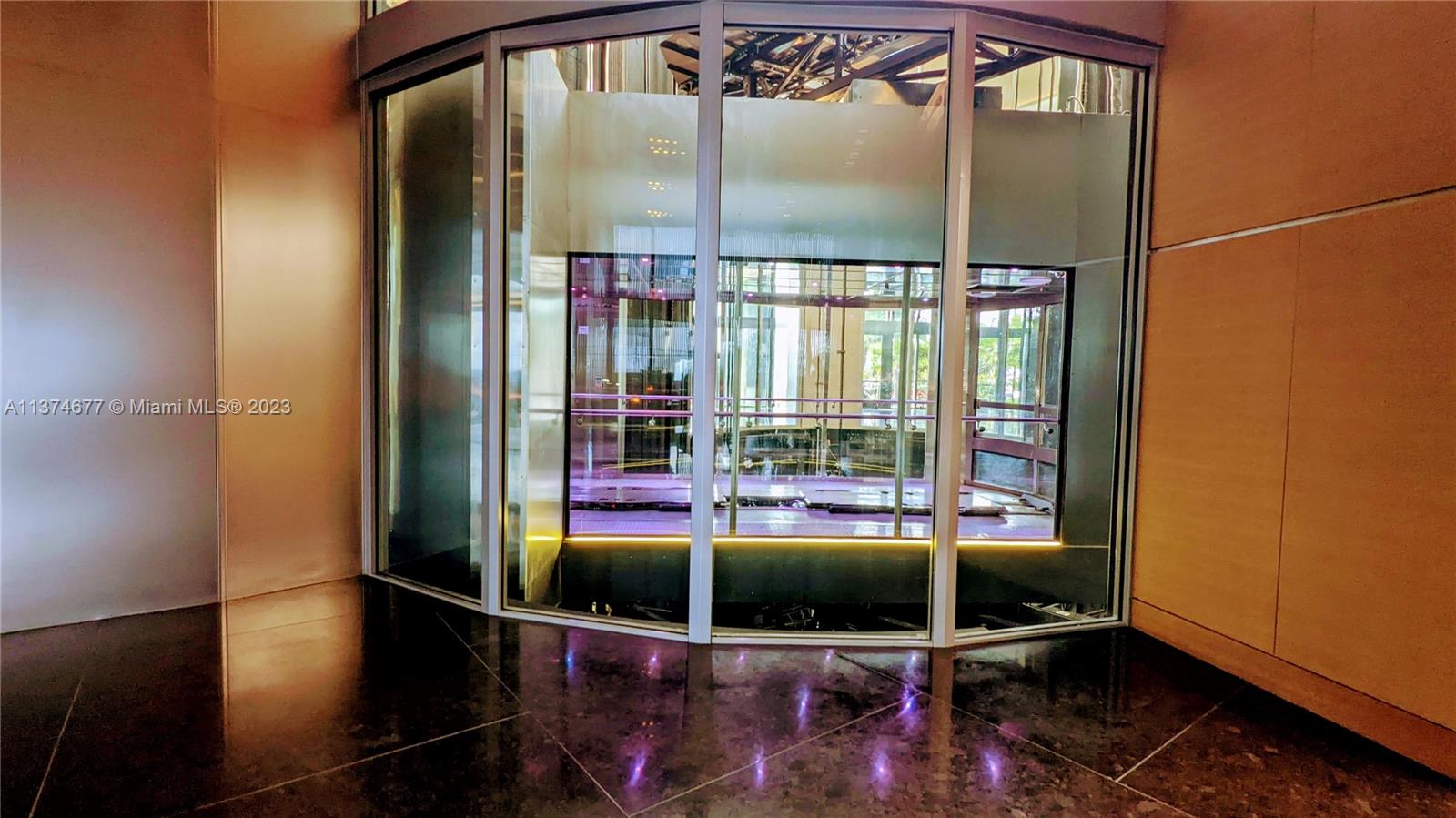 18555 COLLINS AVENUE COND - Residential