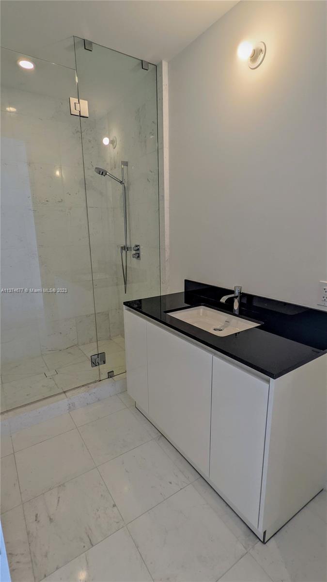 18555 COLLINS AVENUE COND - Residential