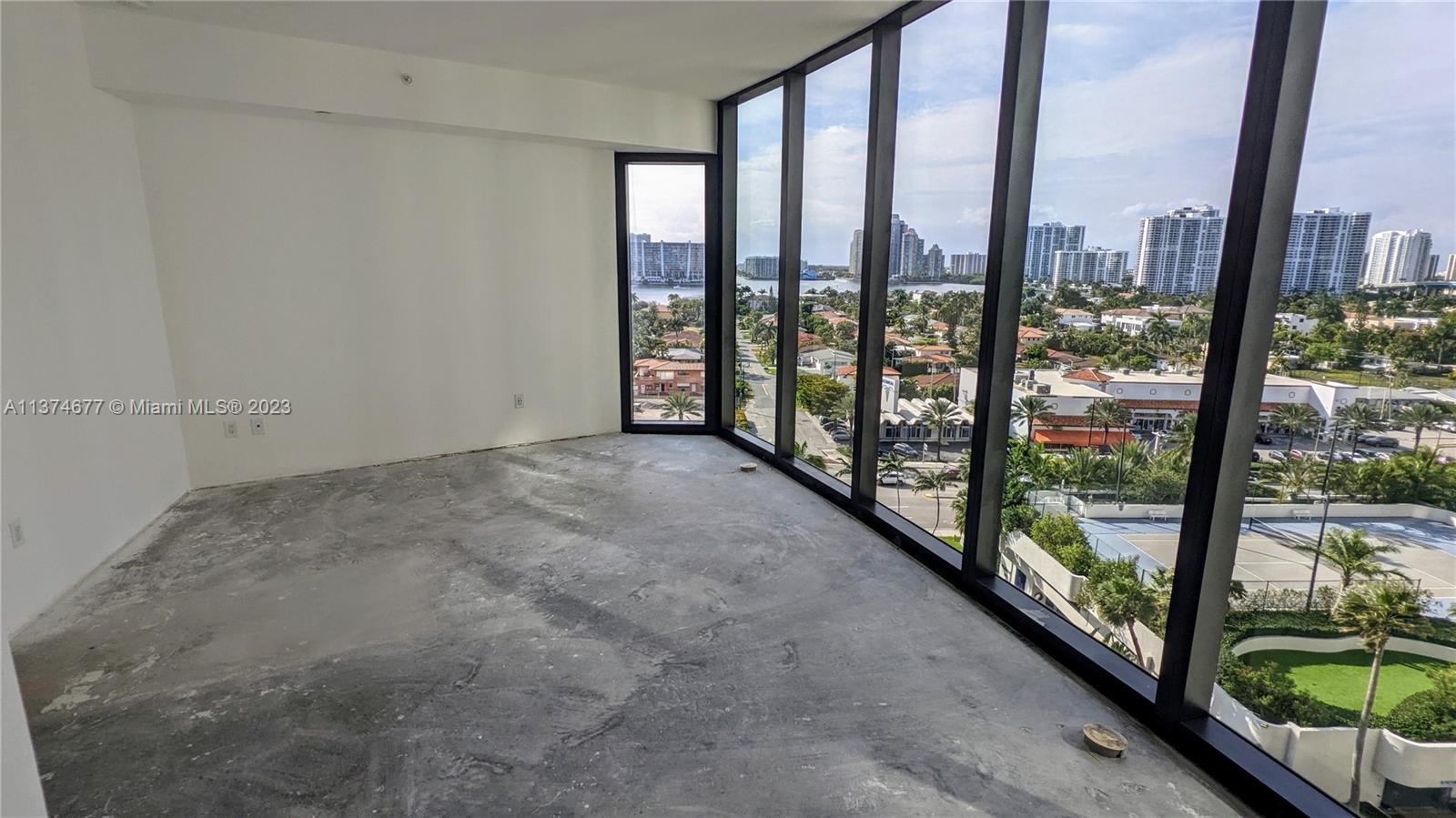 18555 COLLINS AVENUE COND - Residential