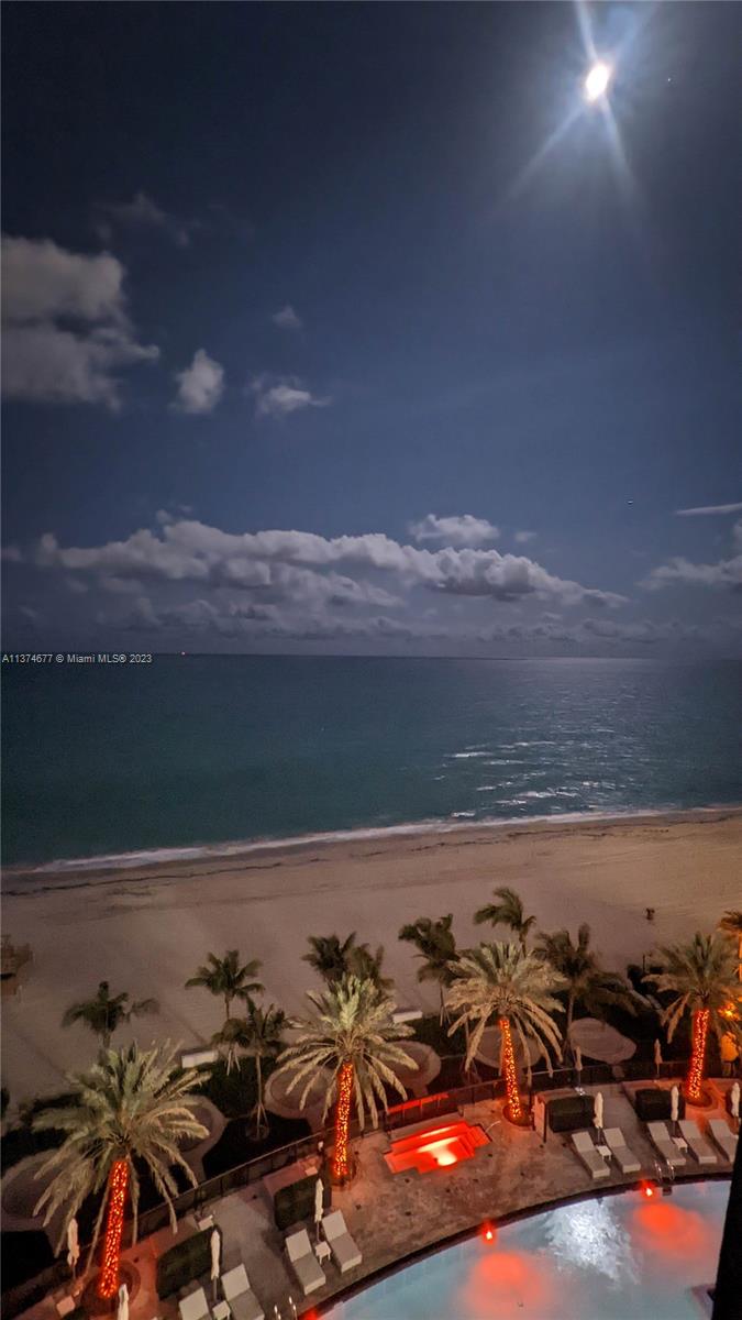 18555 COLLINS AVENUE COND - Residential