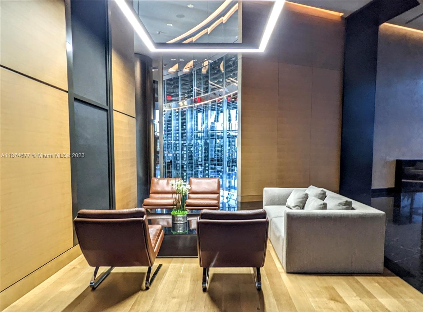 18555 COLLINS AVENUE COND - Residential