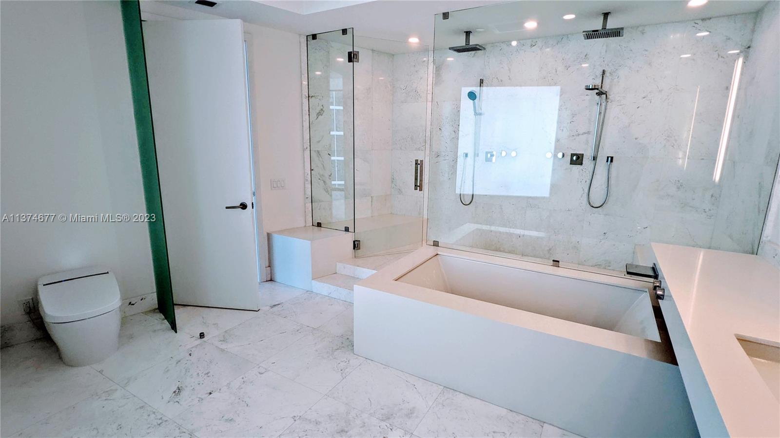 18555 COLLINS AVENUE COND - Residential