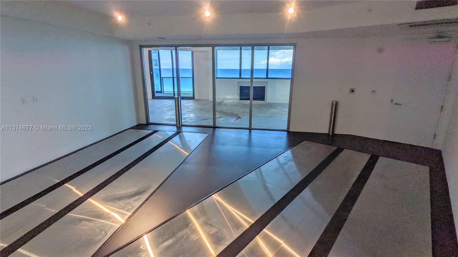 18555 COLLINS AVENUE COND - Residential