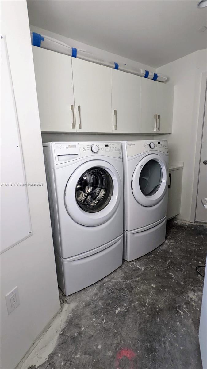 18555 COLLINS AVENUE COND - Residential