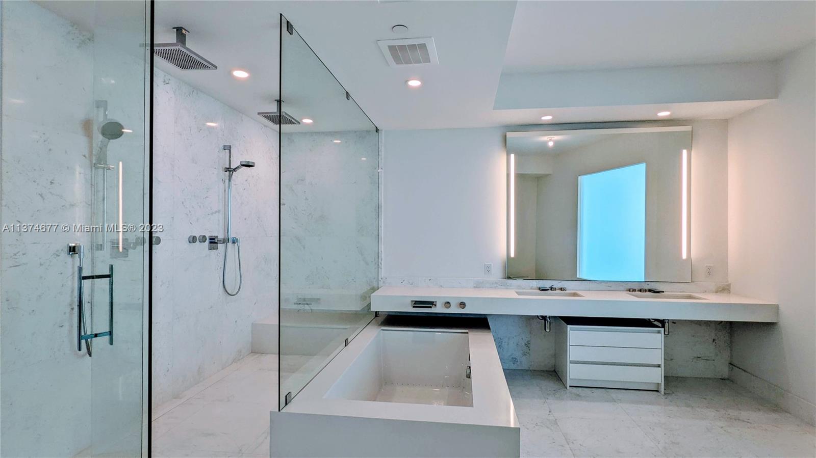 18555 COLLINS AVENUE COND - Residential