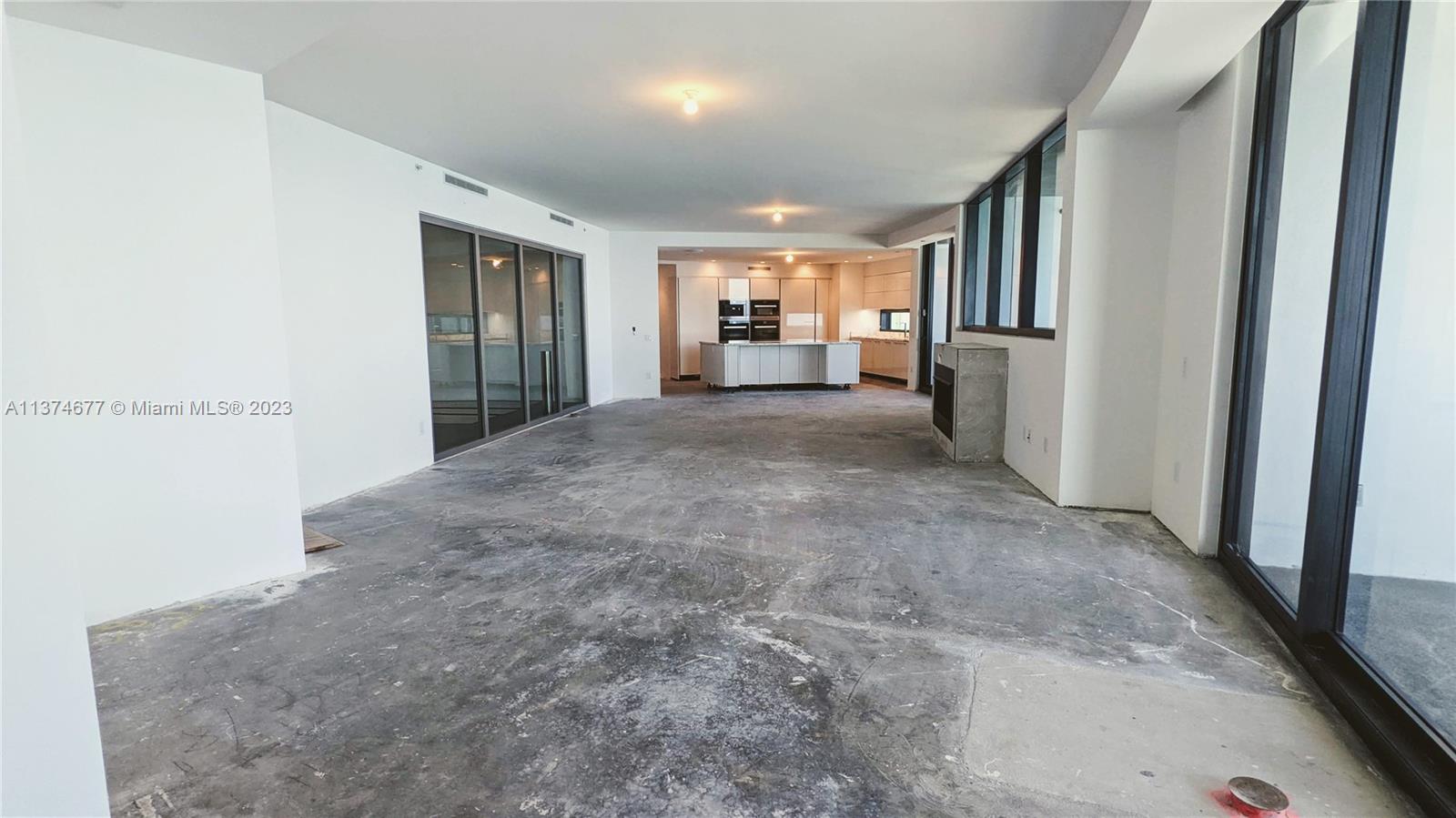 18555 COLLINS AVENUE COND - Residential