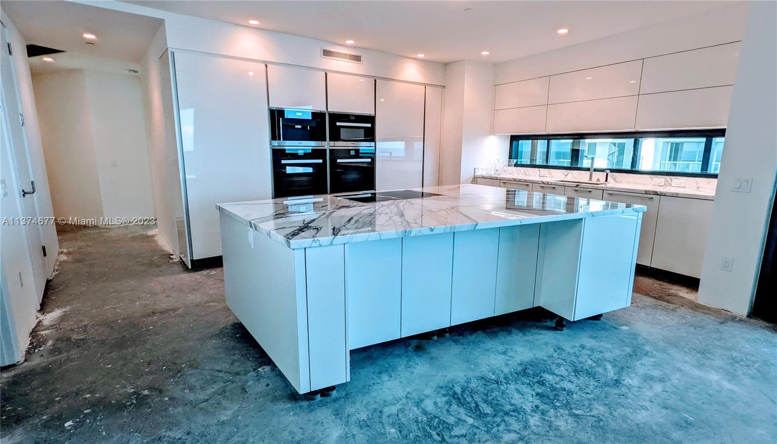 18555 COLLINS AVENUE COND - Residential