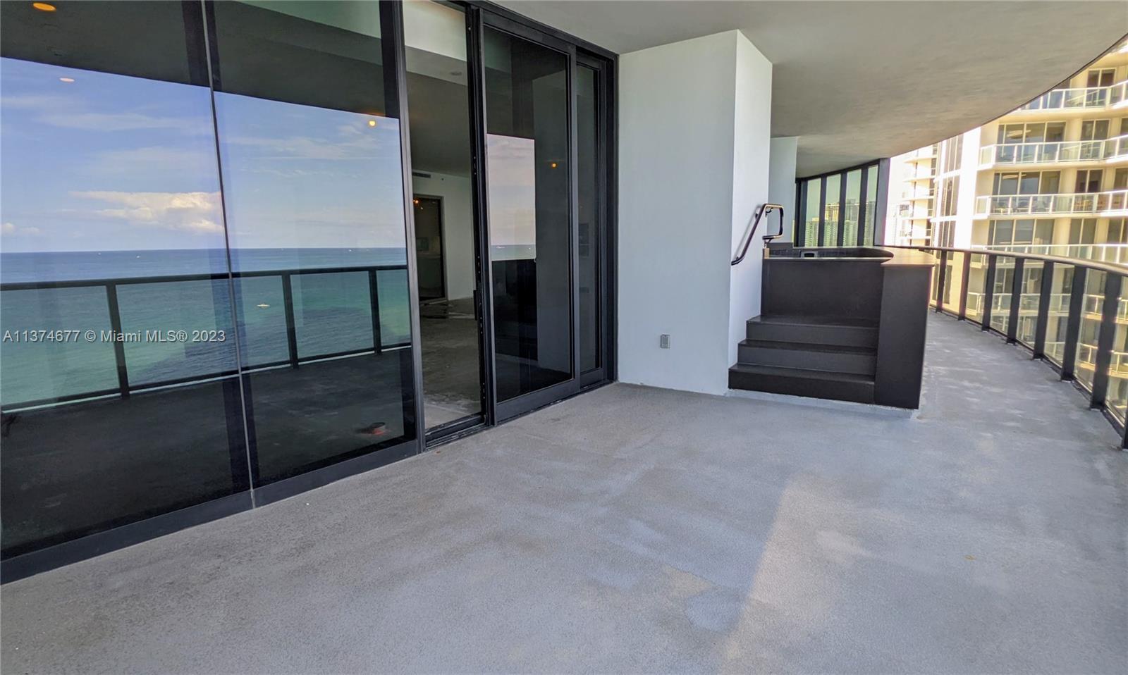 18555 COLLINS AVENUE COND - Residential