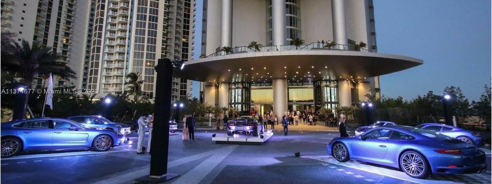 18555 COLLINS AVENUE COND - Residential