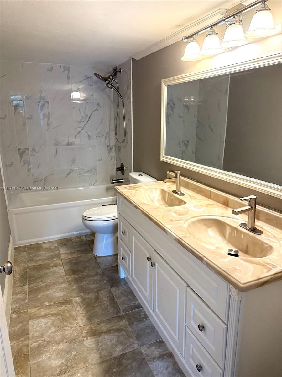 COMMODORE PLAZA CONDO - Residential