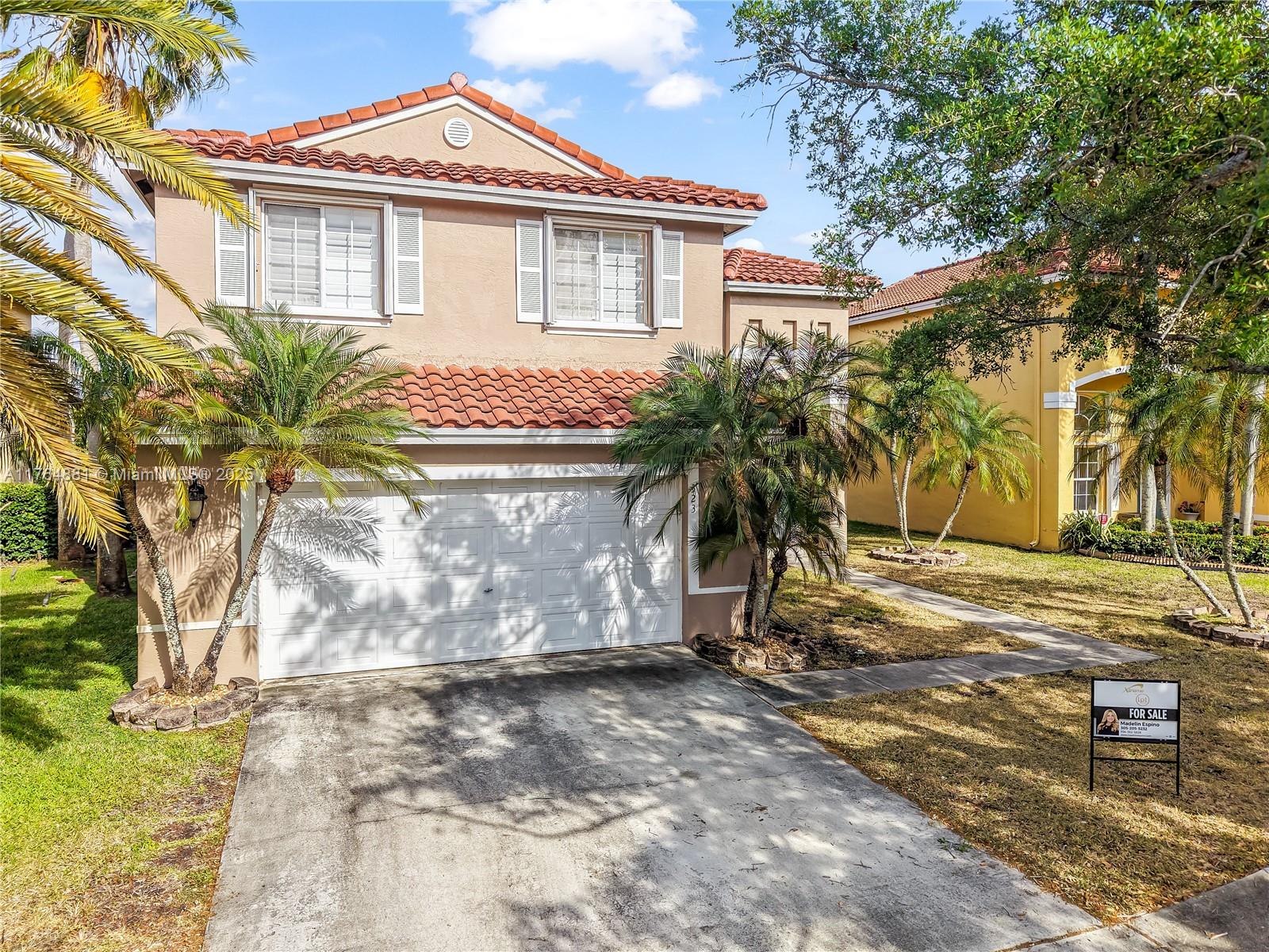 Property for Sale at 323 Sw 190th Ter, Pembroke Pines, Miami-Dade County, Florida - Bedrooms: 3 
Bathrooms: 3  - $669,999