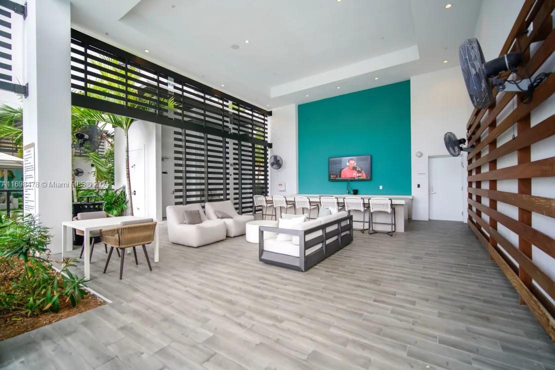 LAUDERDALE FIRST ADD RESU - Residential Lease