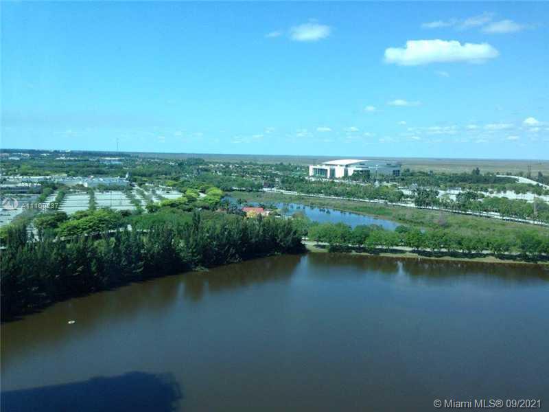 Beautiful 2bed/2 bath apartment with high ceilings, and beautiful view.tile and carpet. Tao features great amenities like spa/gym,tennis court, pool, sandy beach,bbq and picnic tables. Sport lounge room, conference room, playground and much more. Italia n kitchen cabinets, granite counter tops, washer and dryer in the unit, close to sawgrass mall. Pets allowed with pet deposit.