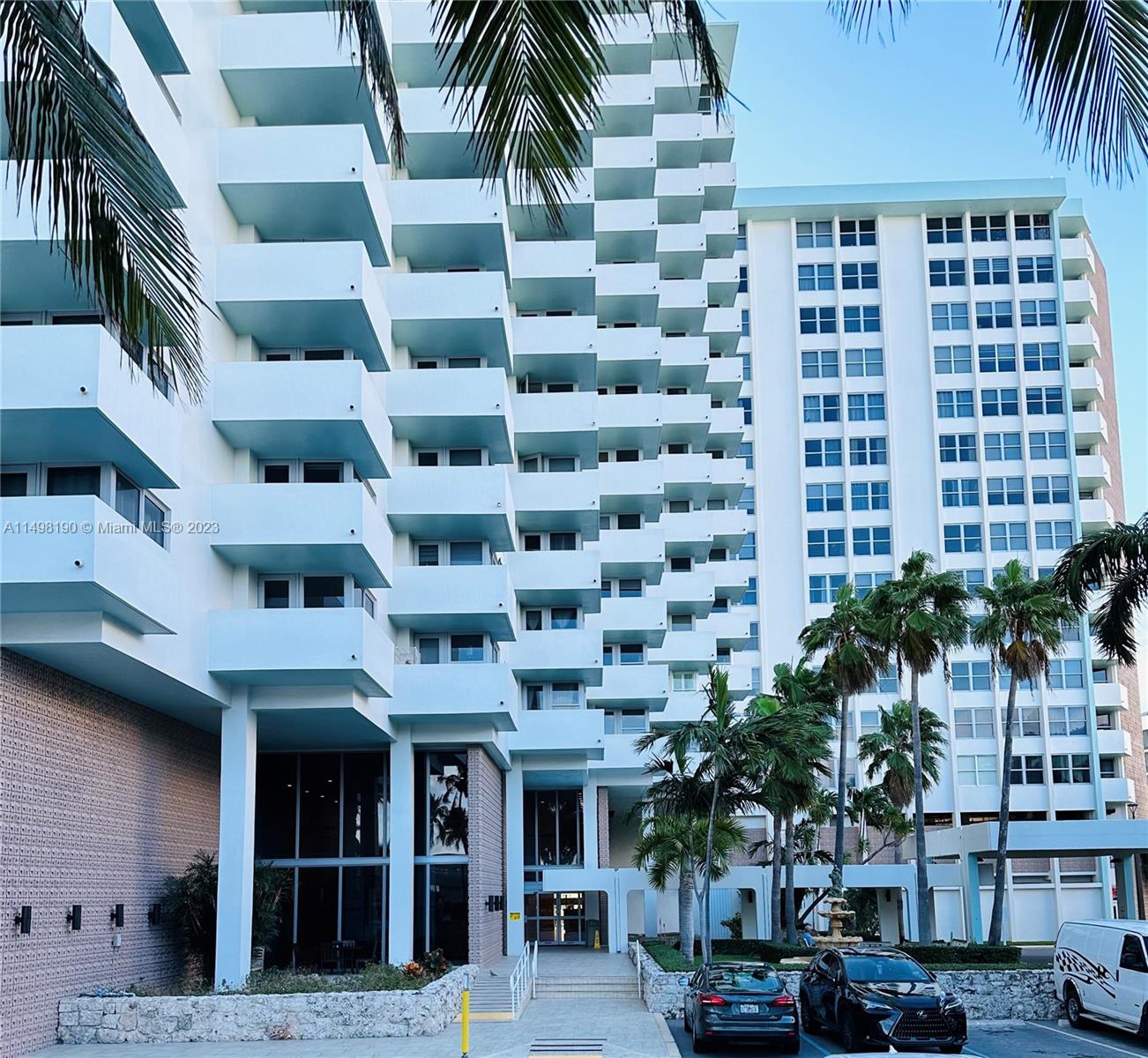 Photo 1 of 2899 Collins Ave  Ave Php, Miami Beach, Florida, $1,500,000, Web #: 11498190
