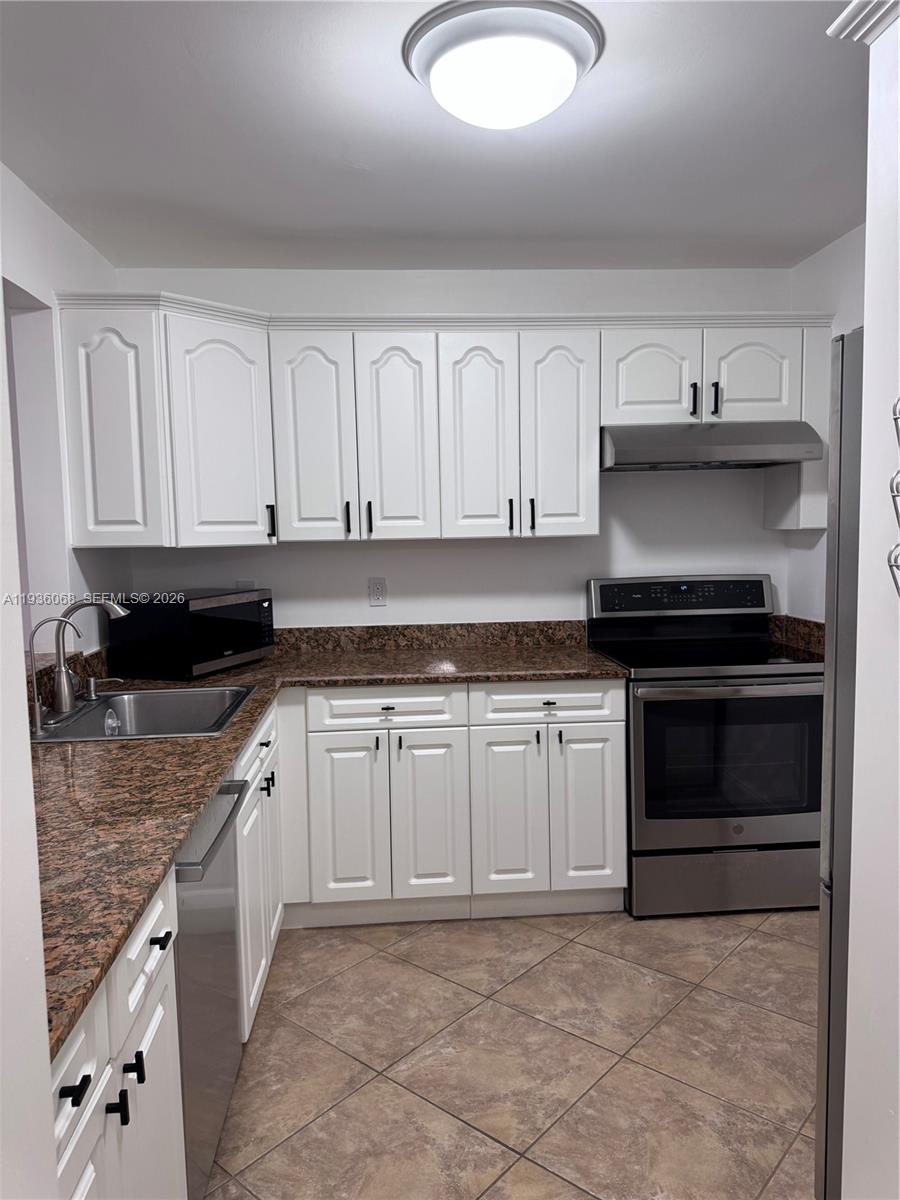 VILLAGE OF KINGS CREEK CO - Residential