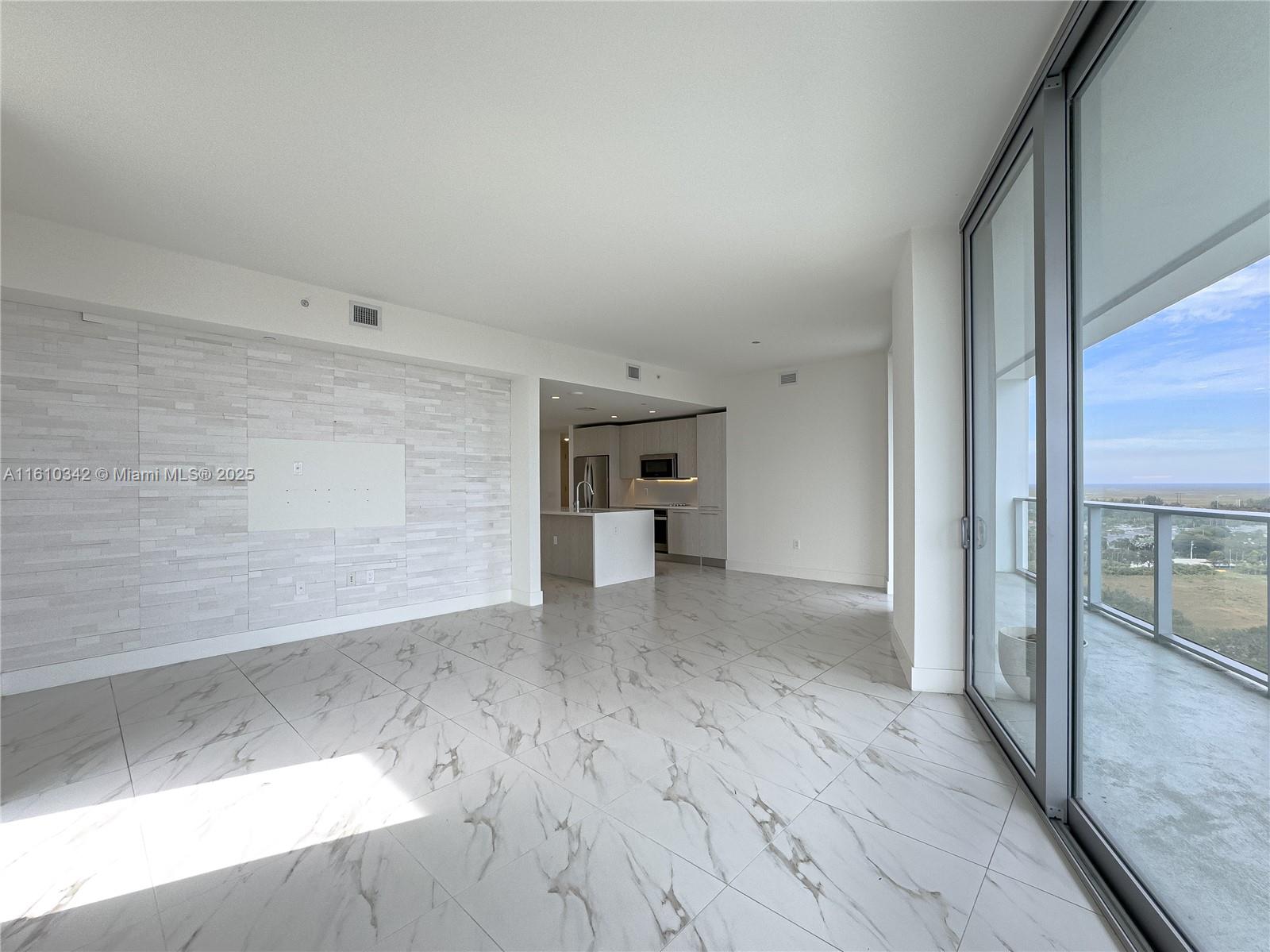 METROPICA NORTH TOWER ONE - Residential