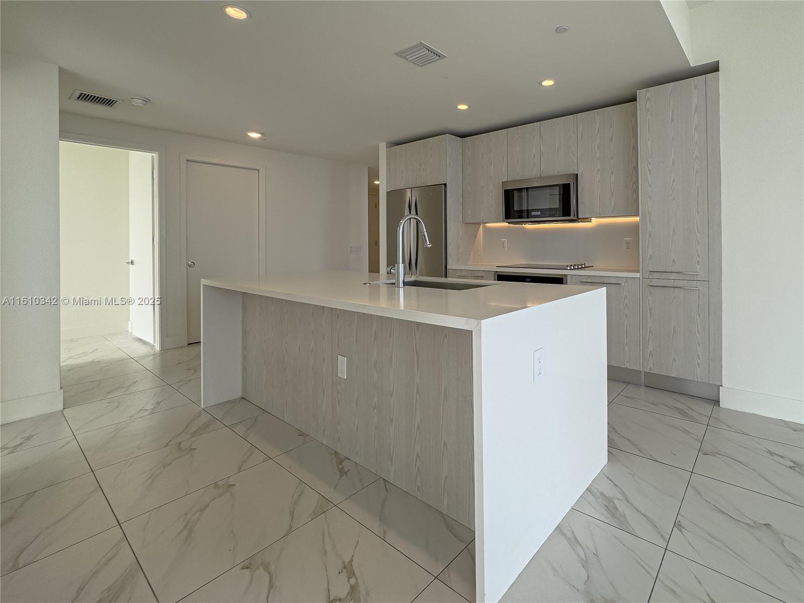 METROPICA NORTH TOWER ONE - Residential