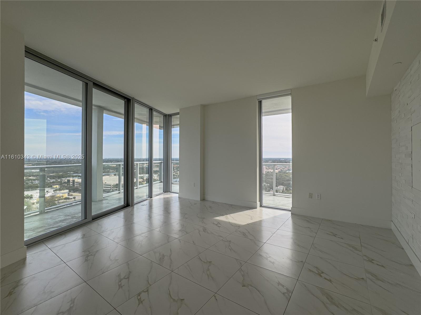 METROPICA NORTH TOWER ONE - Residential
