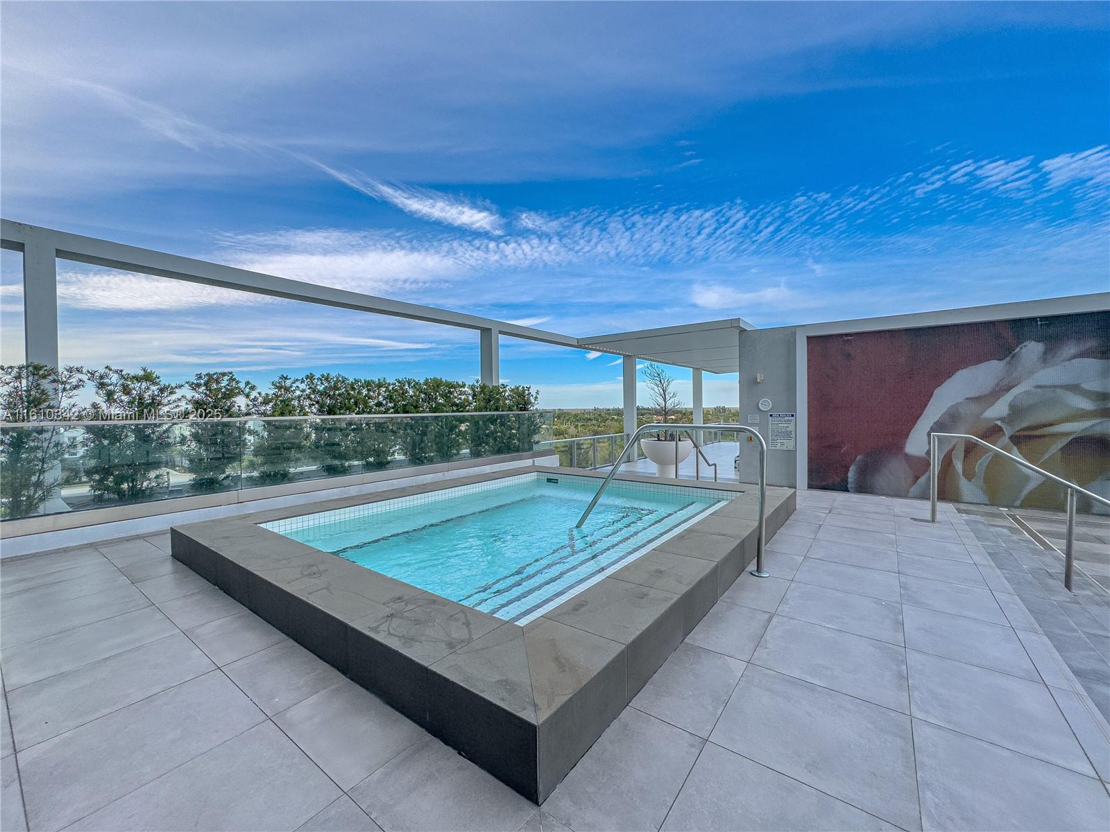 METROPICA NORTH TOWER ONE - Residential