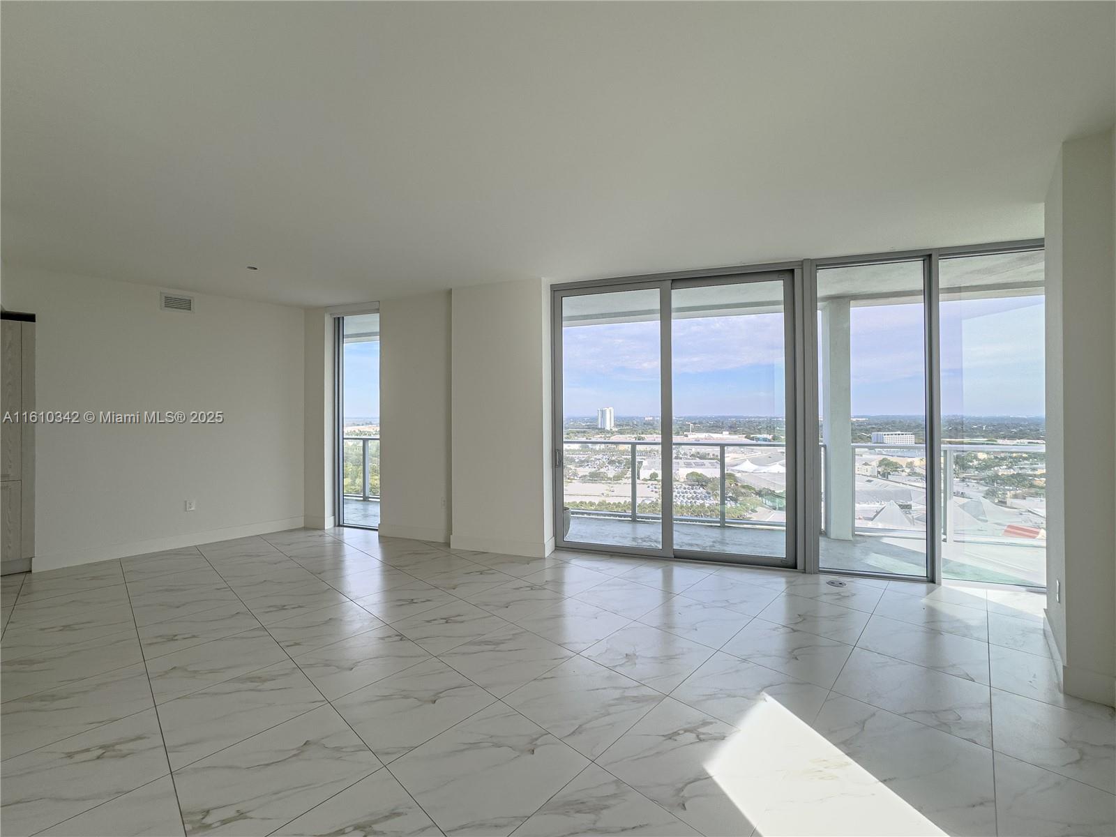 METROPICA NORTH TOWER ONE - Residential