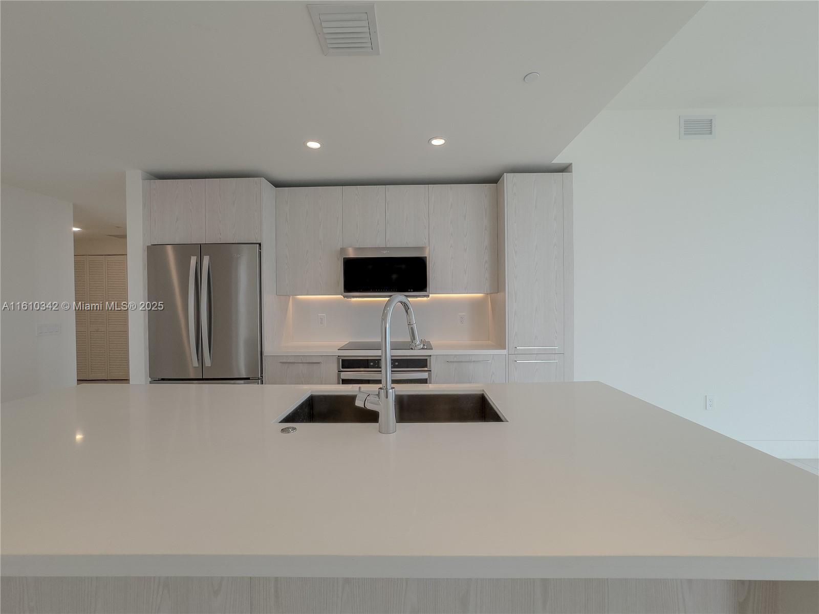 METROPICA NORTH TOWER ONE - Residential