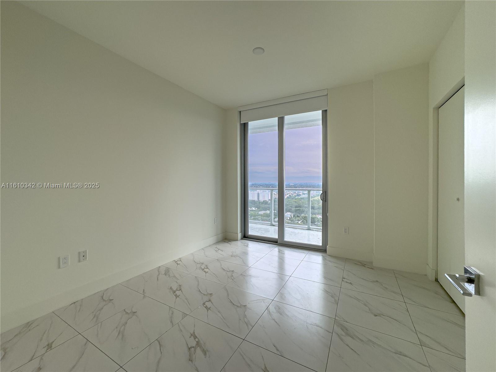 METROPICA NORTH TOWER ONE - Residential