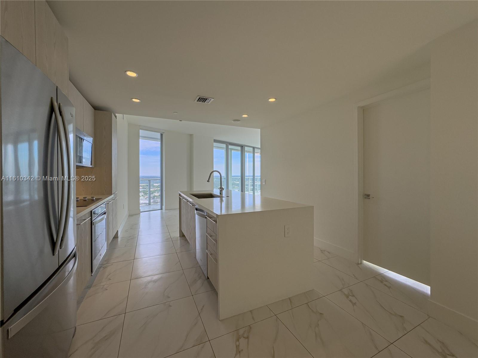 METROPICA NORTH TOWER ONE - Residential