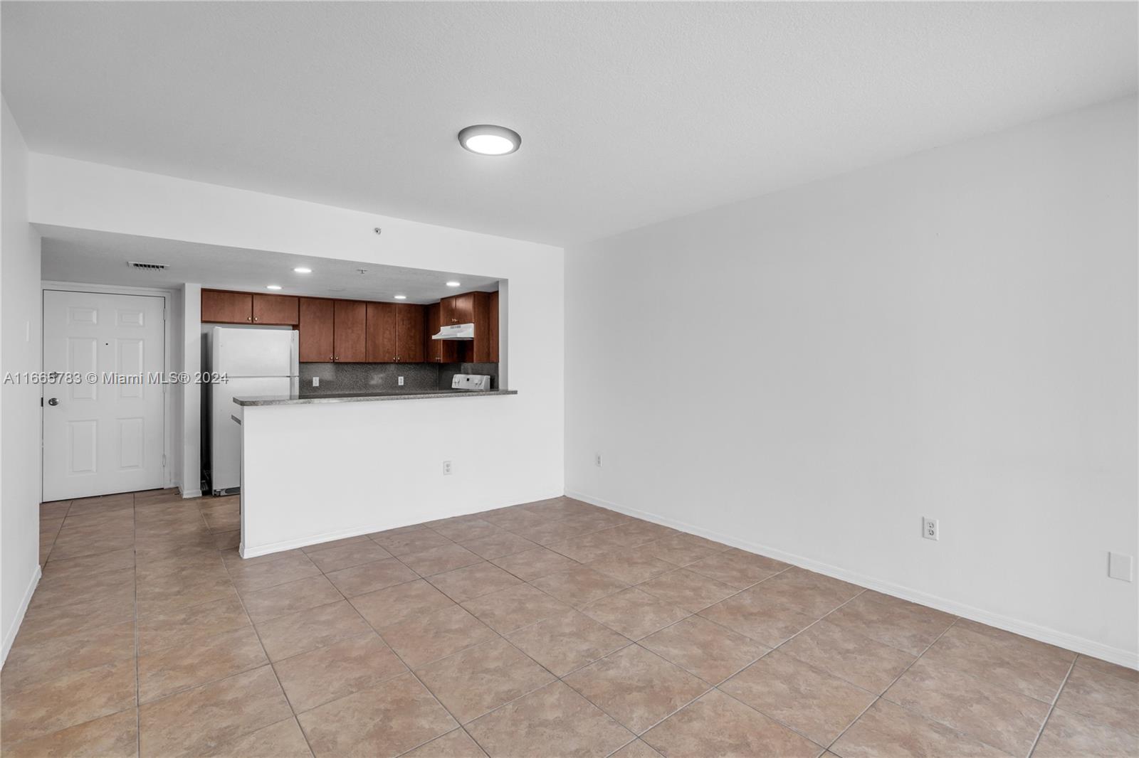 DIAMOND TOWER CONDO - Residential
