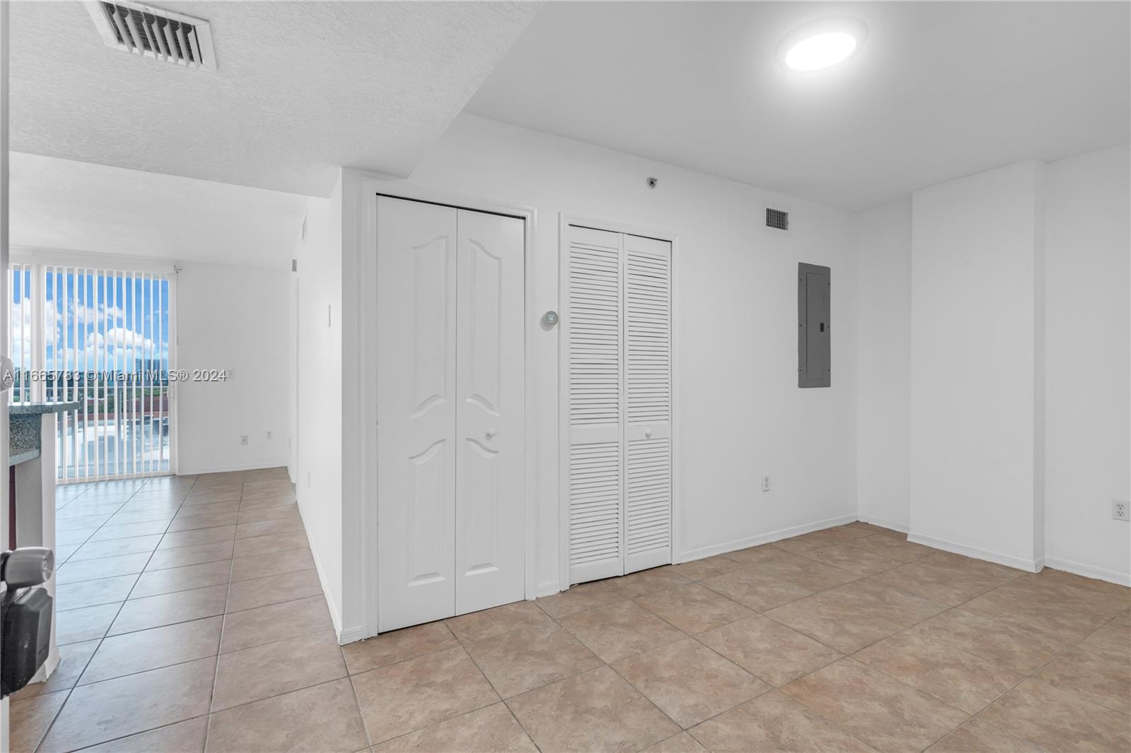 DIAMOND TOWER CONDO - Residential