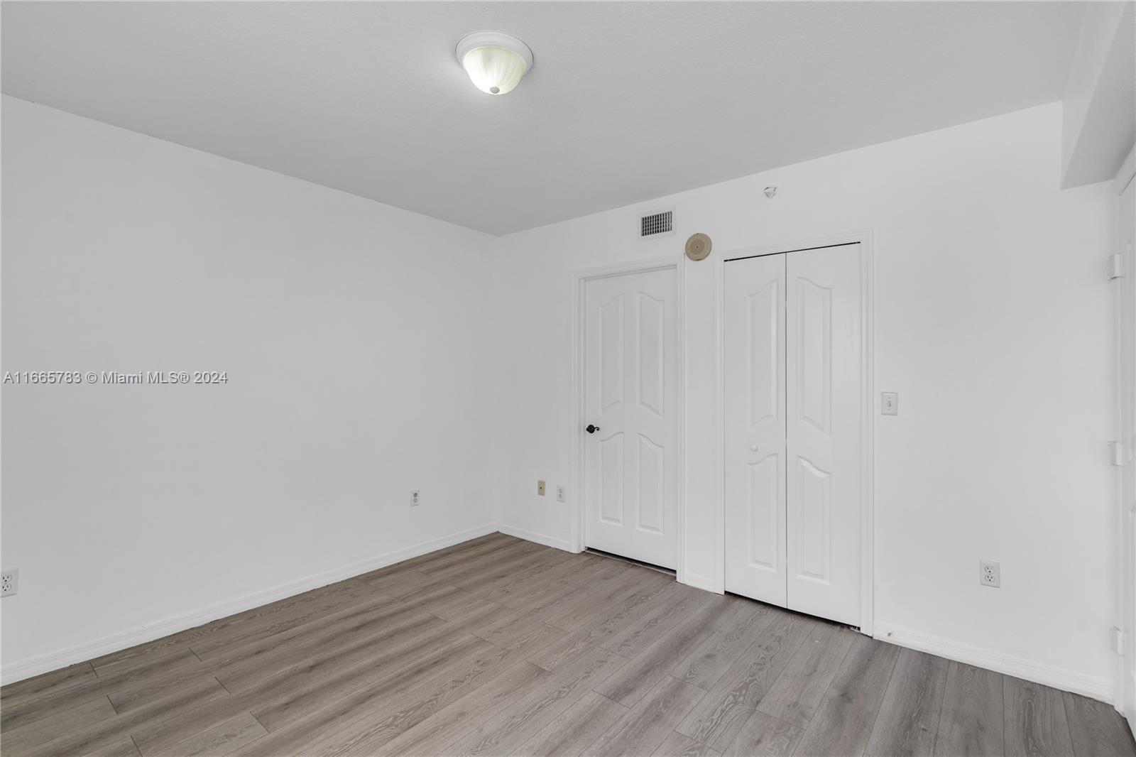 DIAMOND TOWER CONDO - Residential