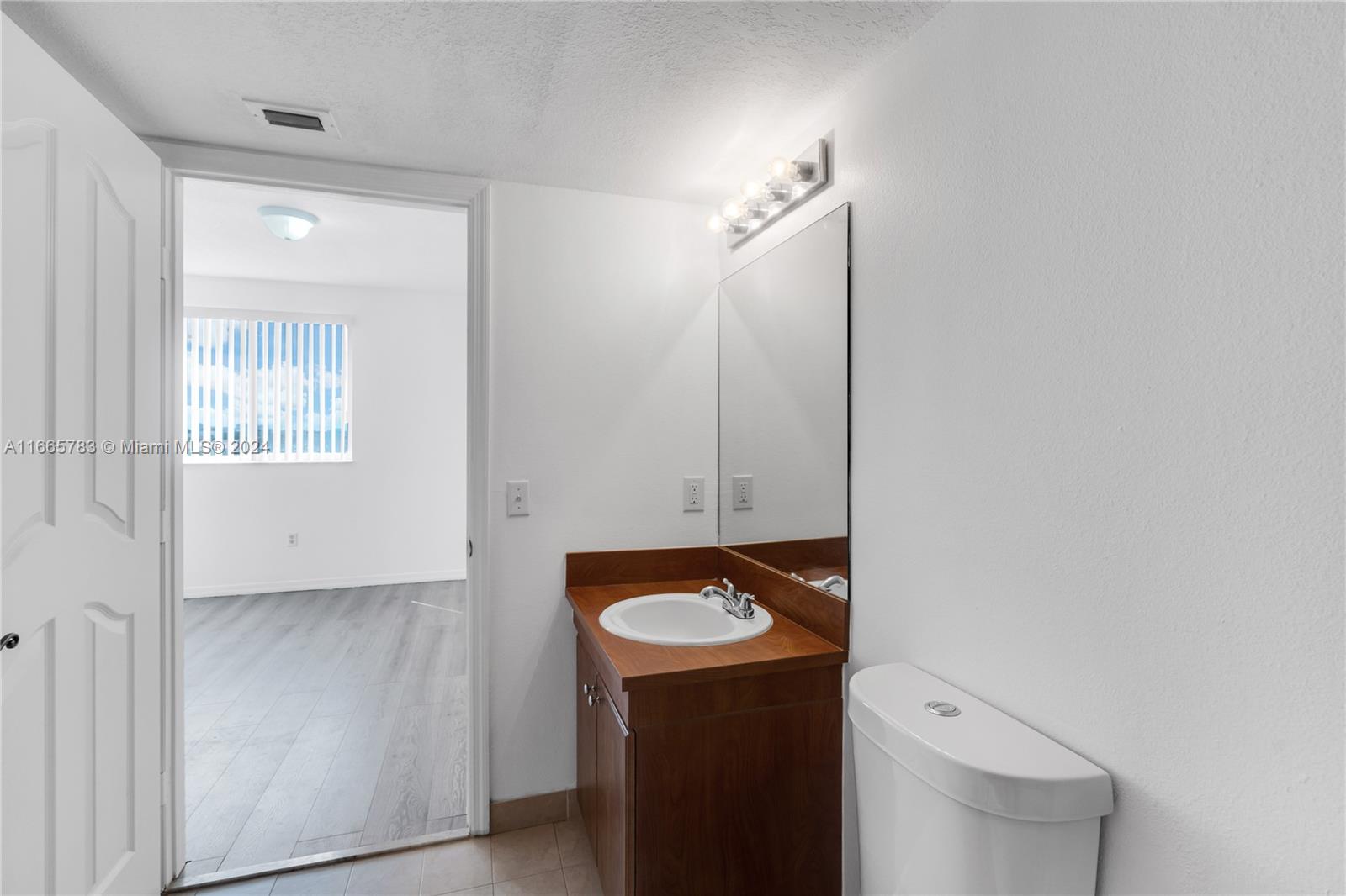 DIAMOND TOWER CONDO - Residential