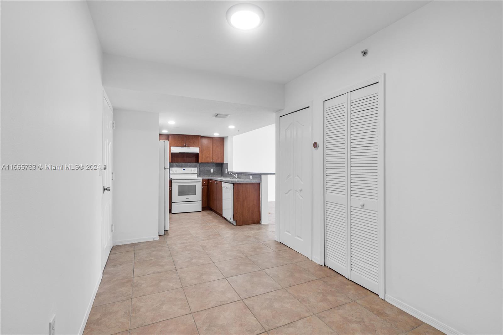 DIAMOND TOWER CONDO - Residential