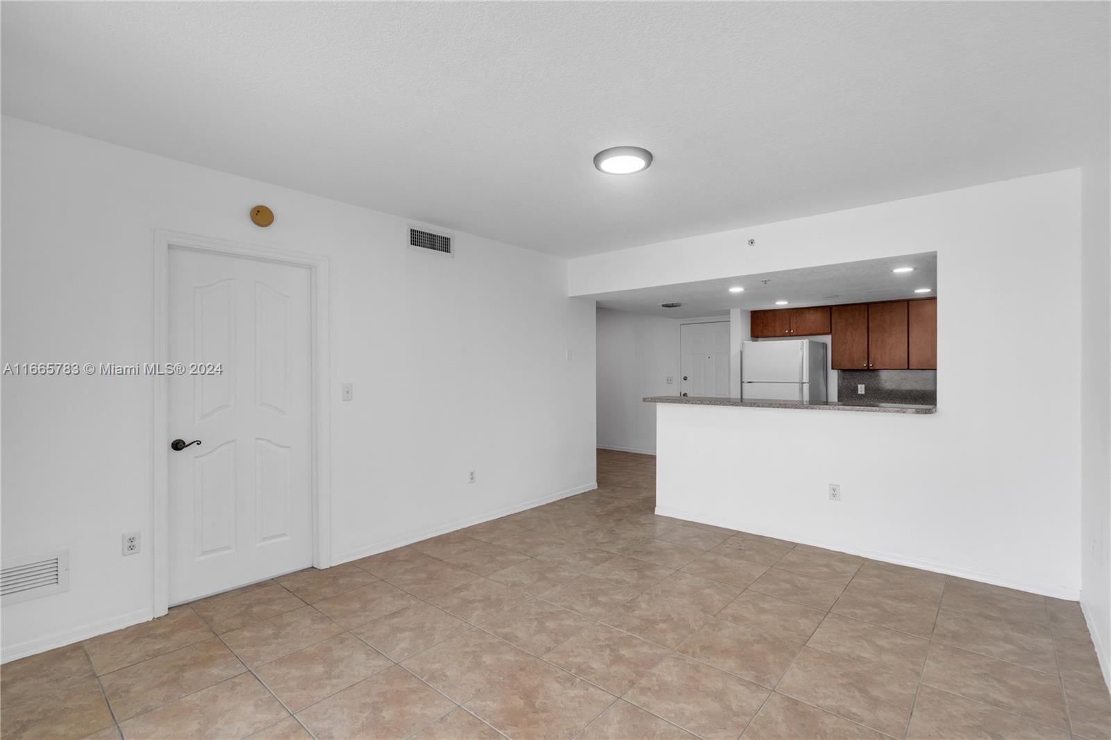 DIAMOND TOWER CONDO - Residential
