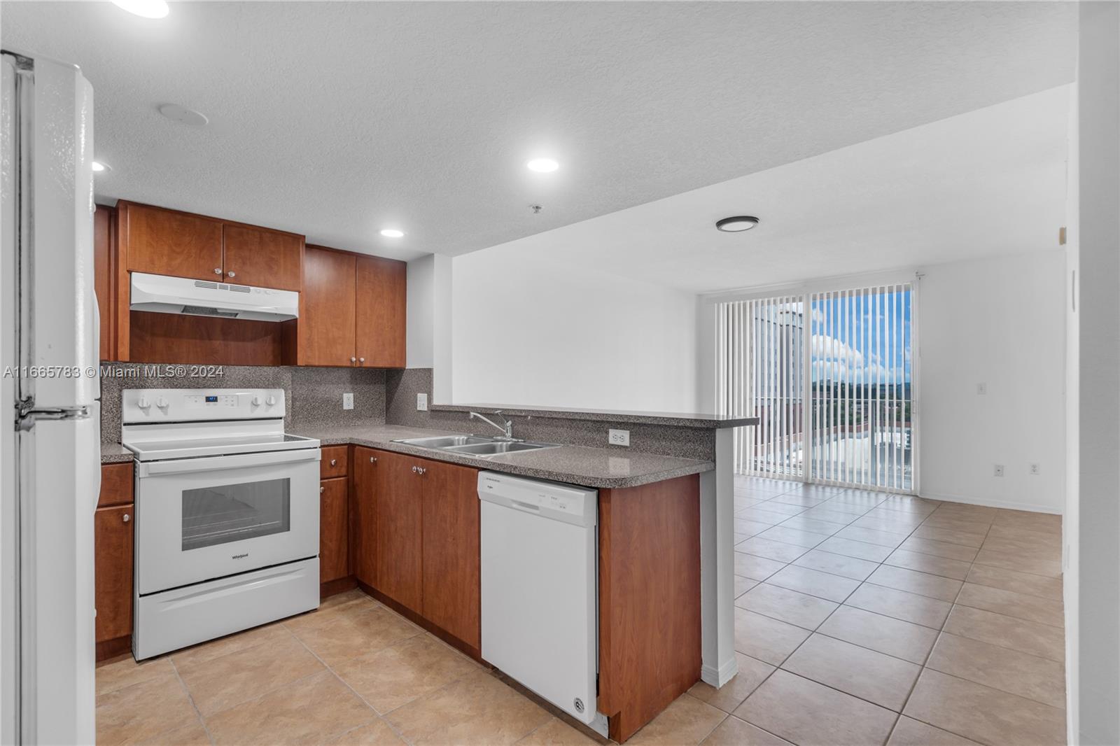 DIAMOND TOWER CONDO - Residential