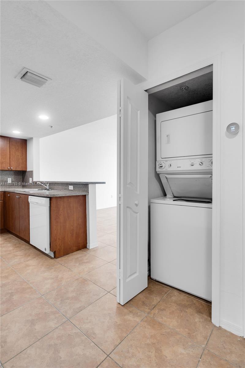 DIAMOND TOWER CONDO - Residential