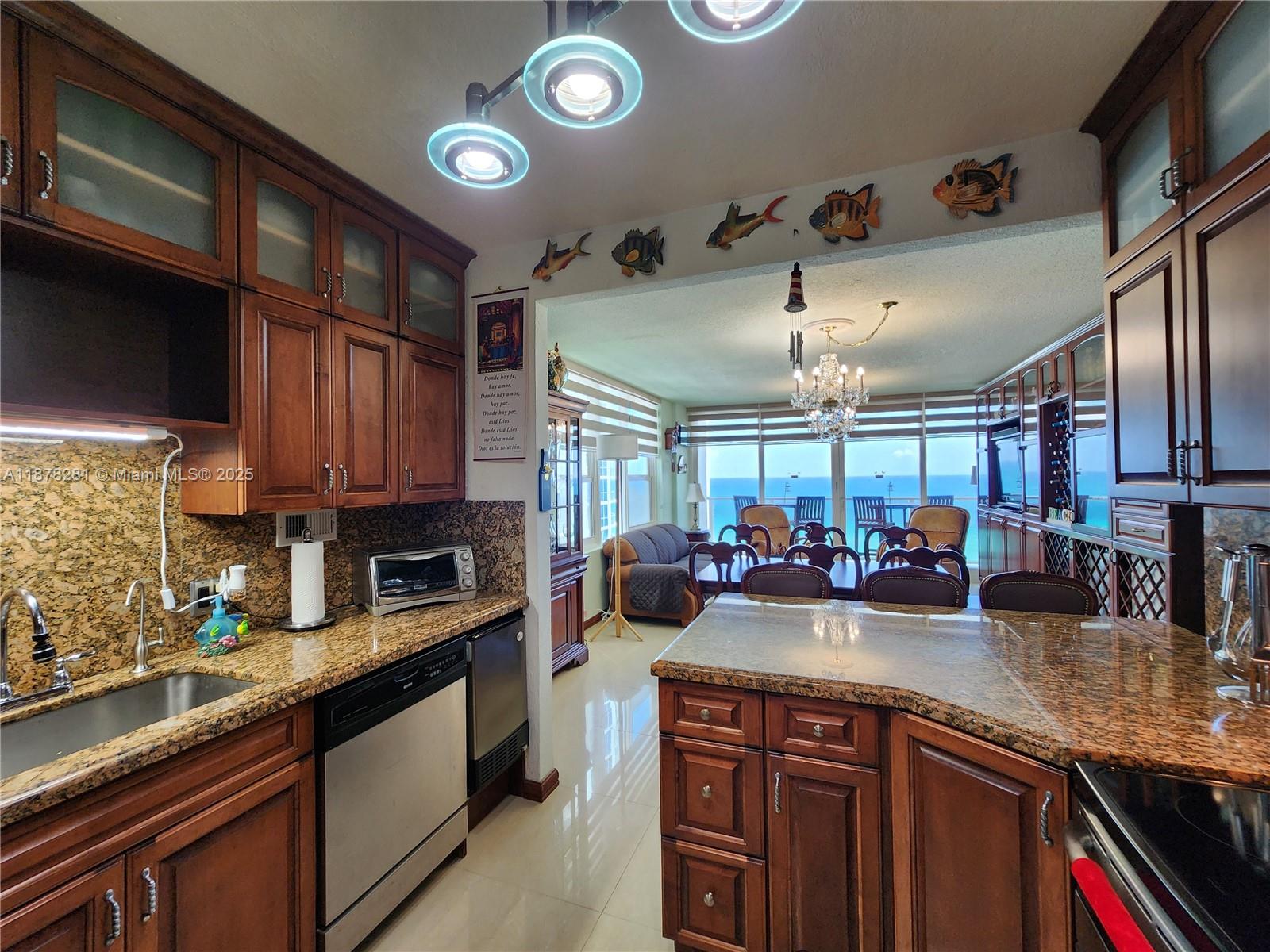 ALEXANDER TOWERS CONDO - Residential Lease