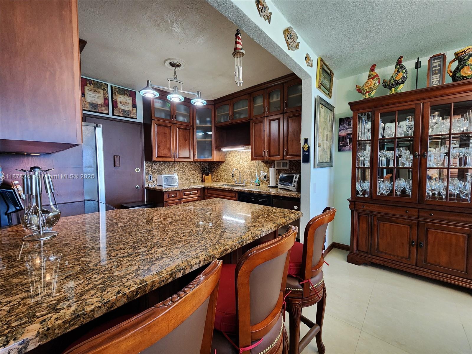 ALEXANDER TOWERS CONDO - Residential Lease