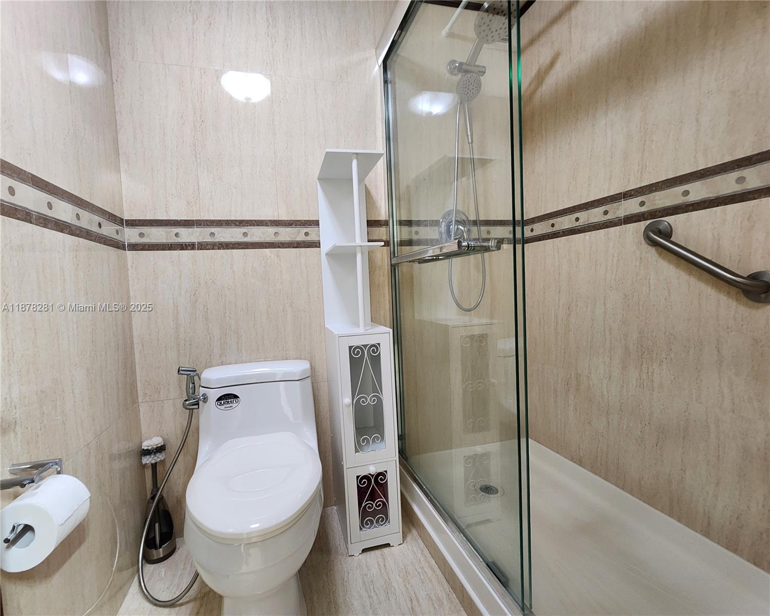 ALEXANDER TOWERS CONDO - Residential Lease