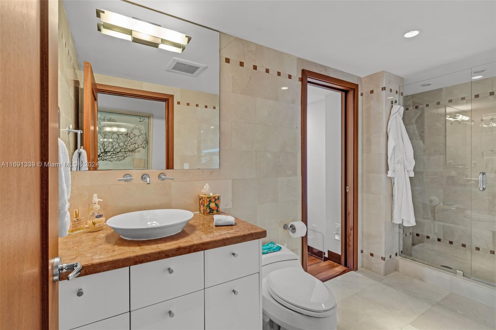 5600 CONDO - Residential Lease