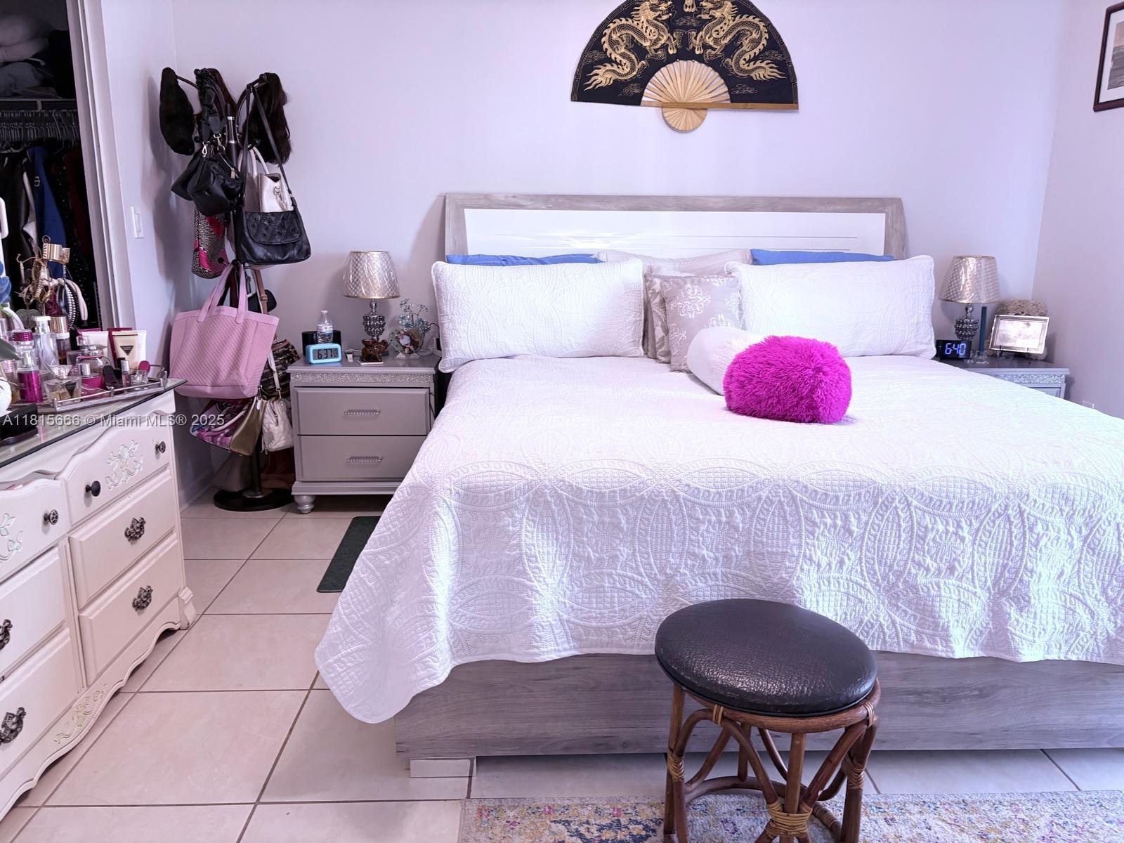 INTERNATIONAL TOWERS COND - Residential