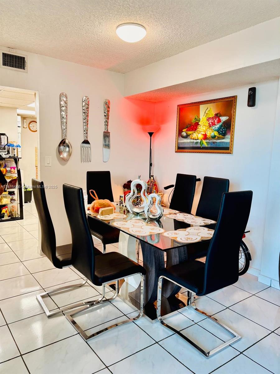 INTERNATIONAL TOWERS COND - Residential