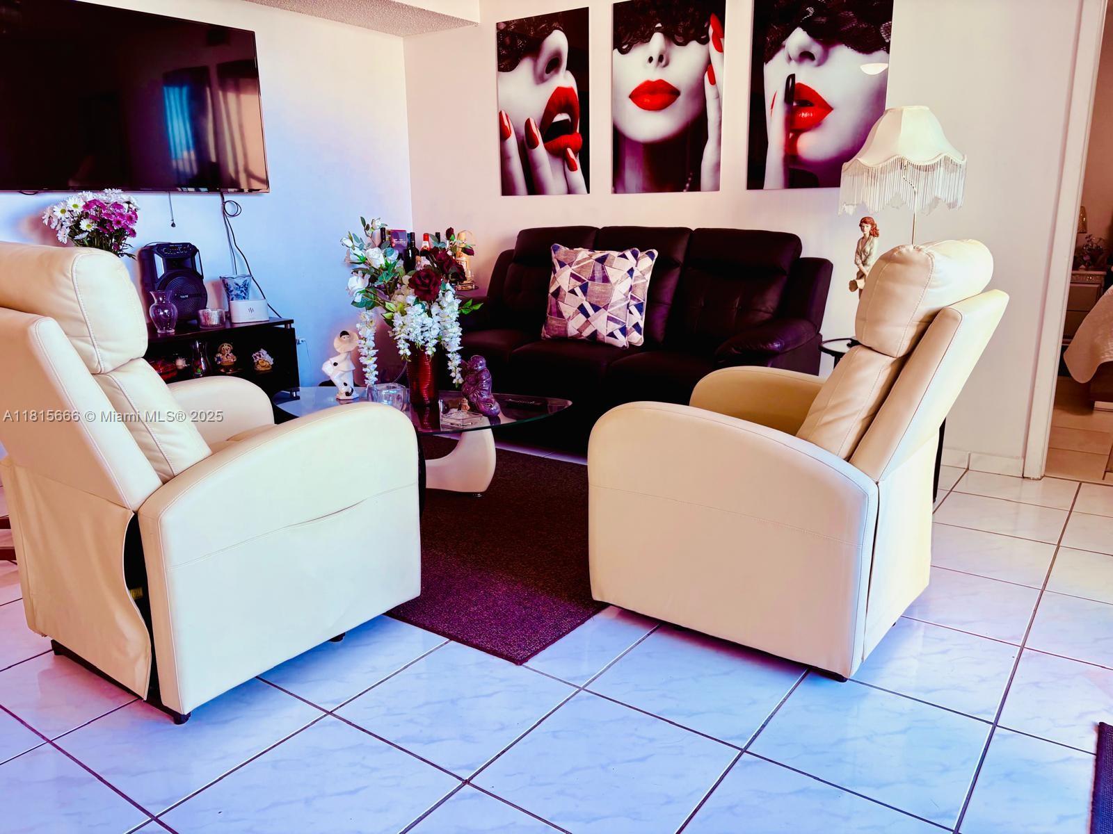 INTERNATIONAL TOWERS COND - Residential