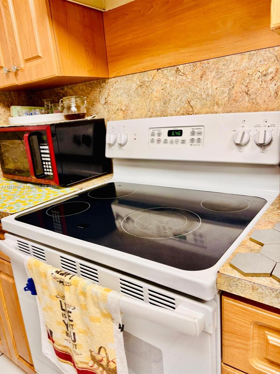 INTERNATIONAL TOWERS COND - Residential