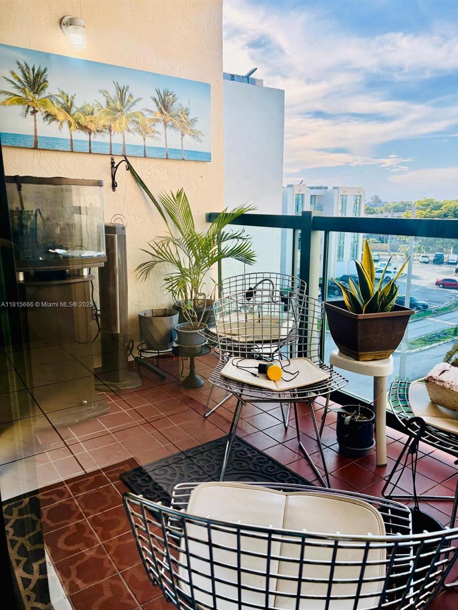 INTERNATIONAL TOWERS COND - Residential