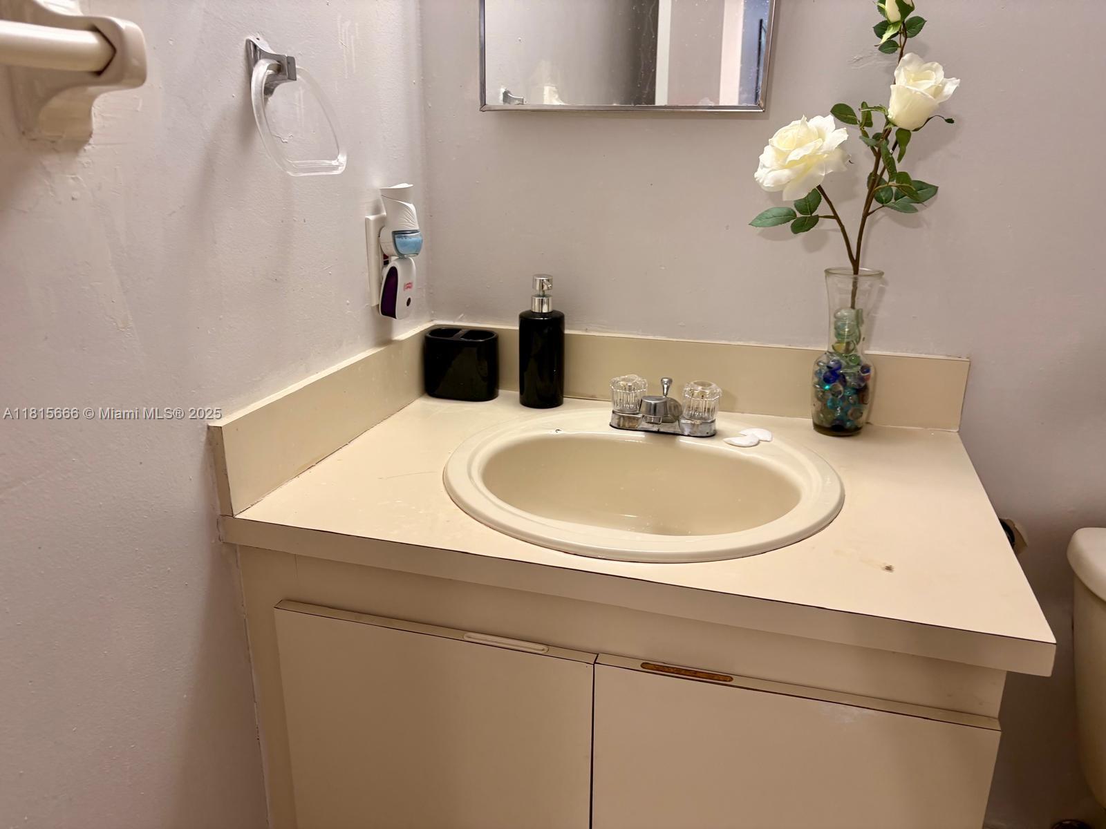 INTERNATIONAL TOWERS COND - Residential