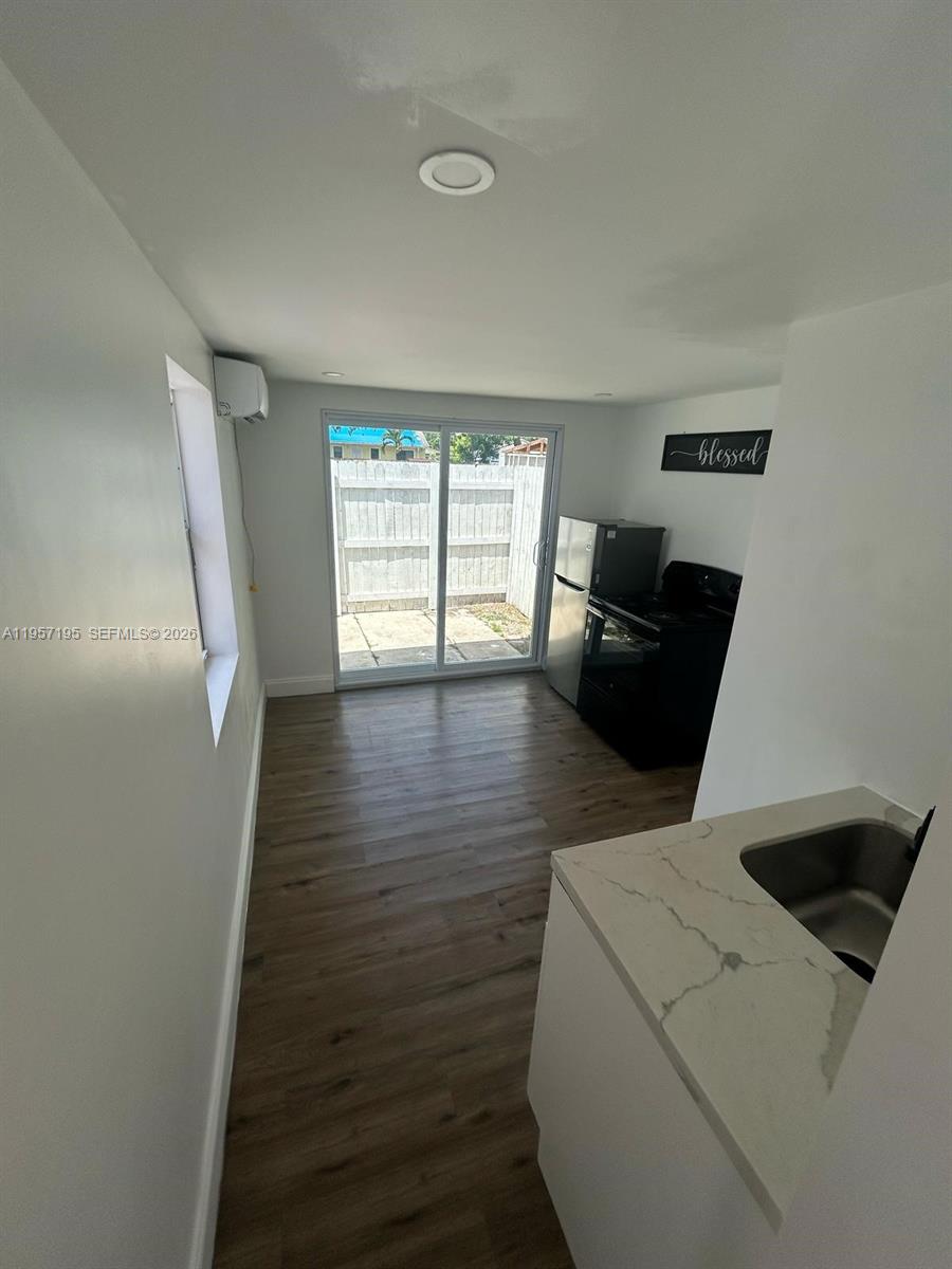 HOLLYWOOD PARK - Residential