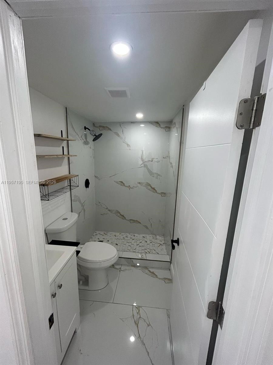 HOLLYWOOD PARK - Residential