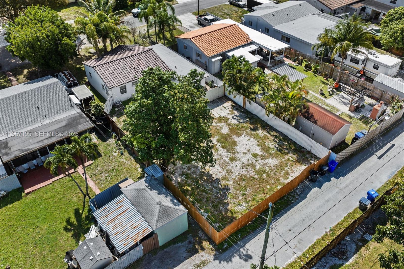 HOLLYWOOD PARK - Residential