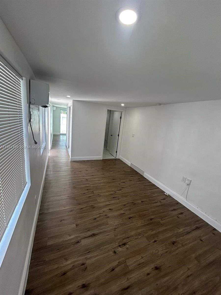 HOLLYWOOD PARK - Residential