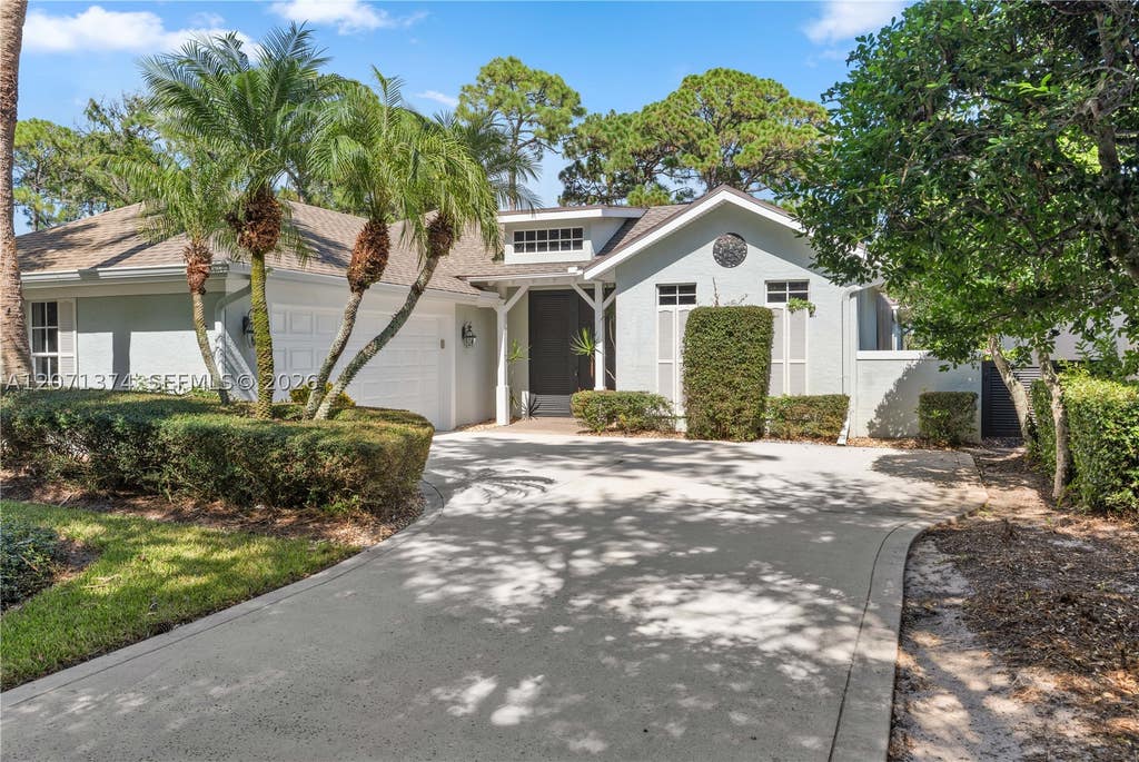 Photo of 1018 SW Carolina Cir SW, Vero Beach, FL 32962 (MLS # A12071374)